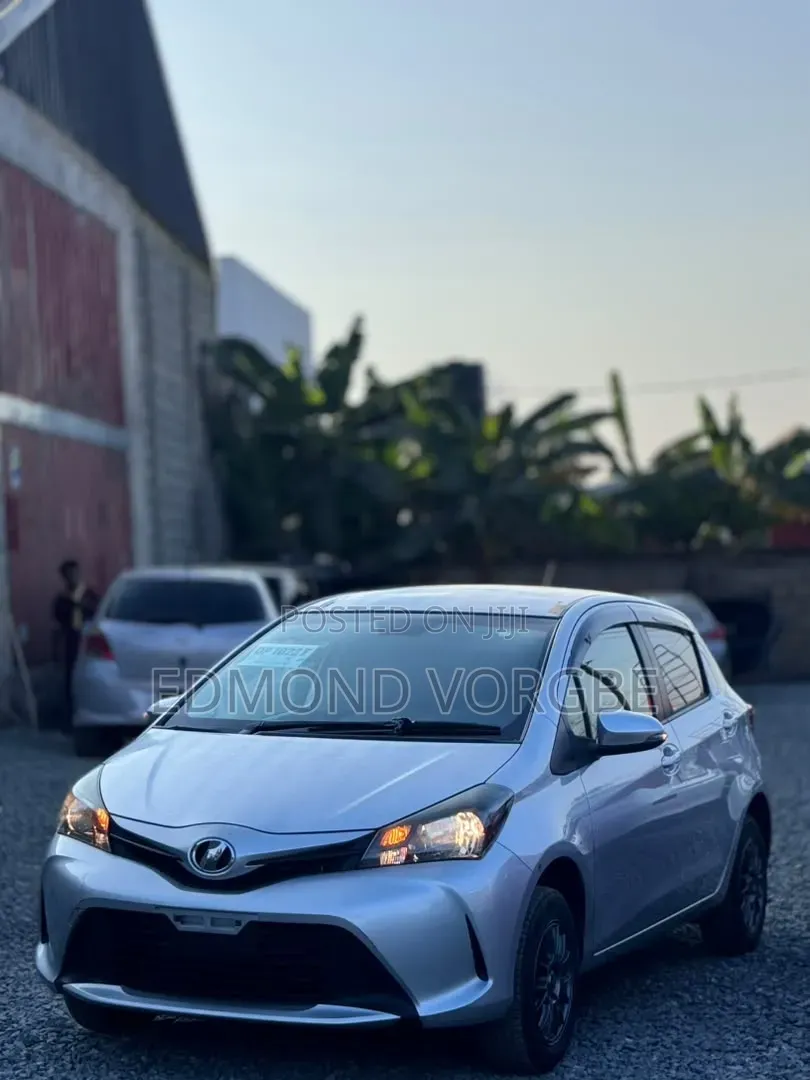 Toyota Vitz 1.3 FWD 3dr 2015 Silver