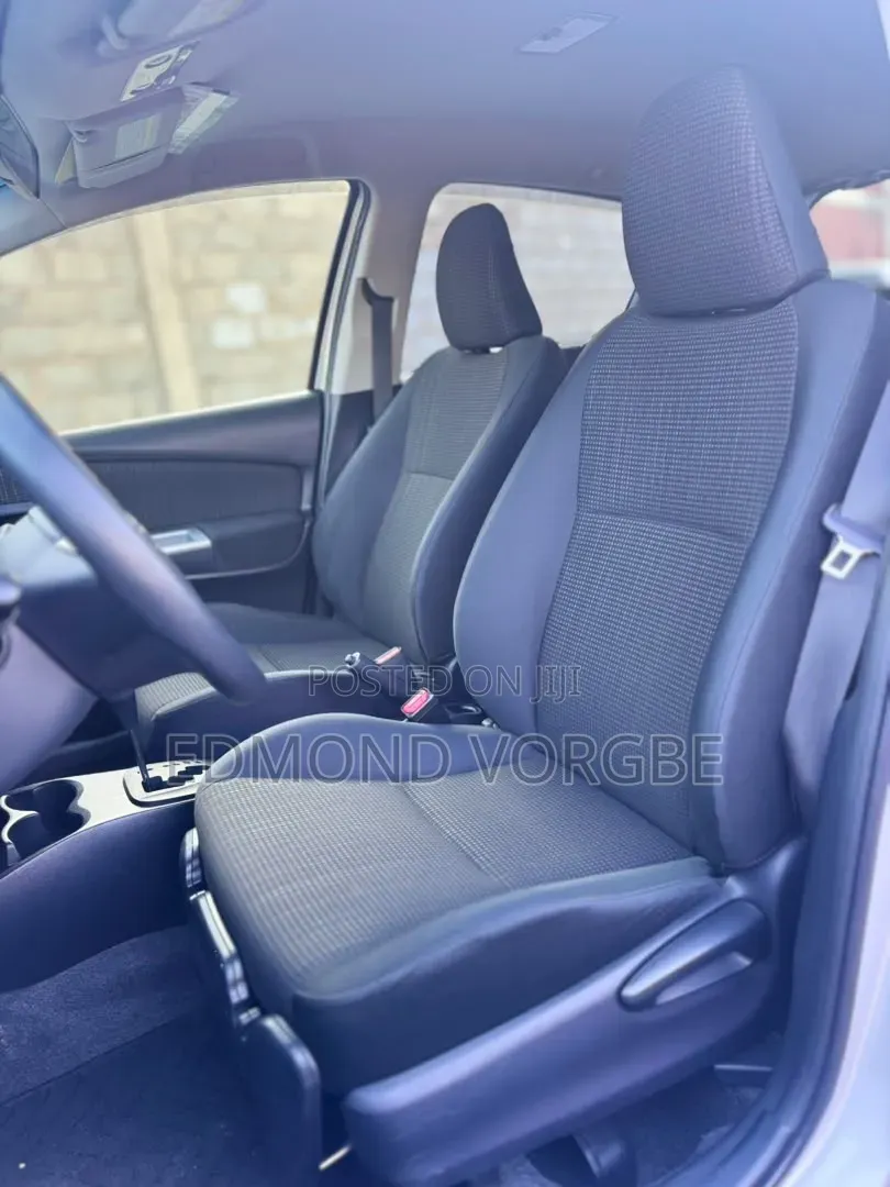 Toyota Vitz 1.3 FWD 3dr 2015 Silver
