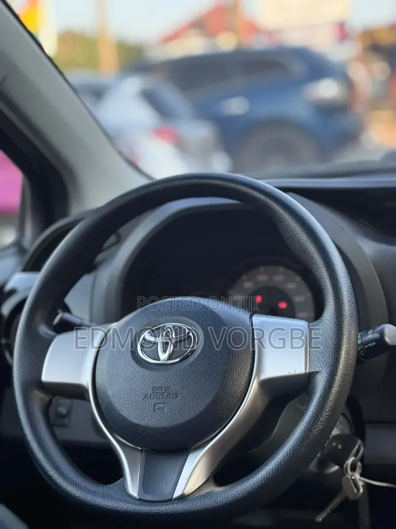 Toyota Vitz 1.3 FWD 3dr 2015 Silver