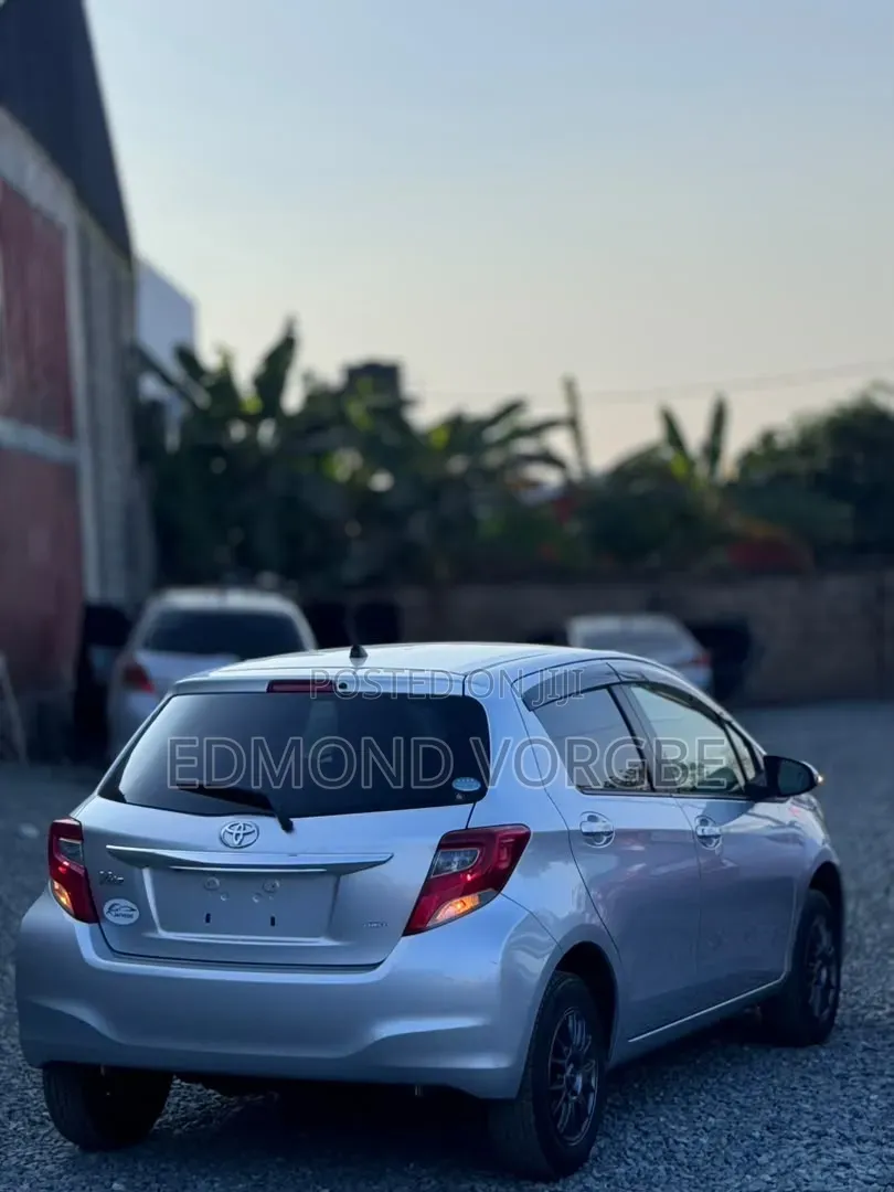 Toyota Vitz 1.3 FWD 3dr 2015 Silver