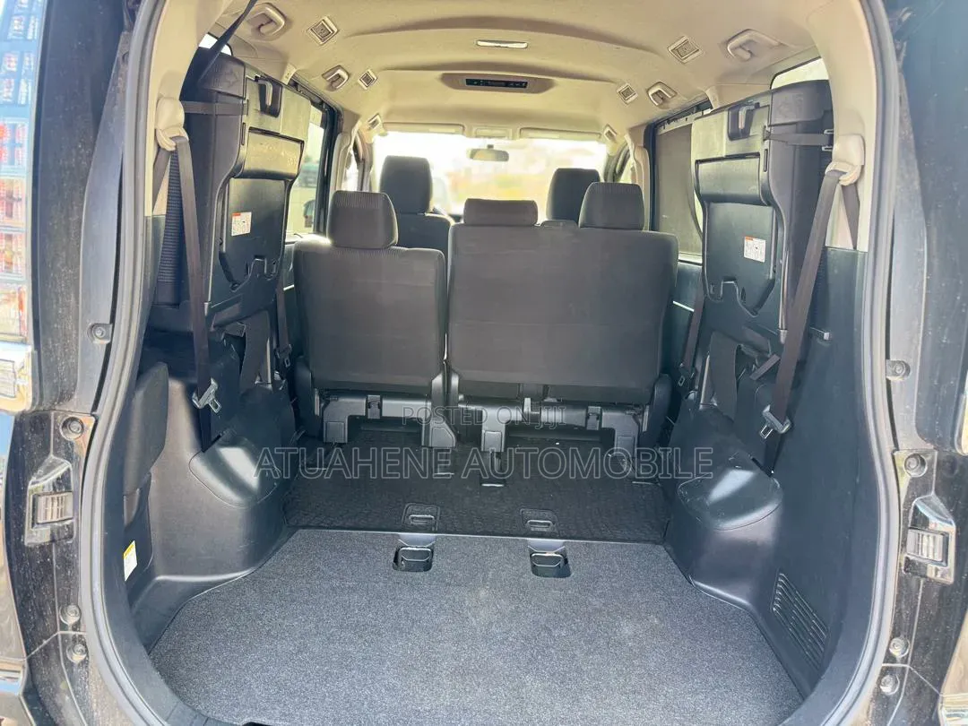 Toyota Voxy V 4WD 8-Seater 2015 Black