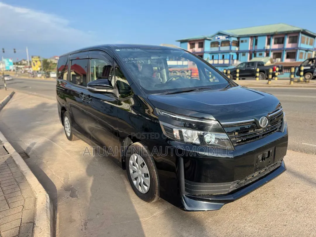 Toyota Voxy V 4WD 8-Seater 2015 Black