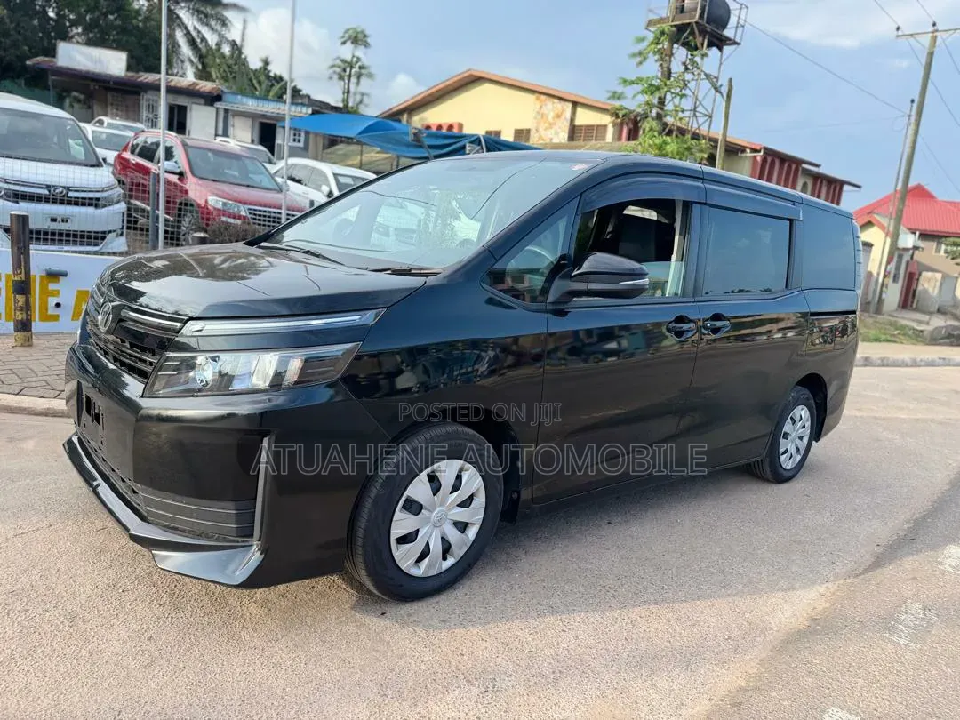 Toyota Voxy V 4WD 8-Seater 2015 Black