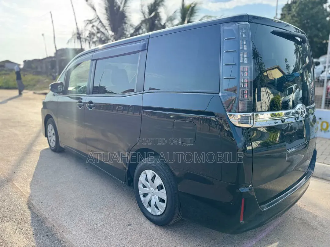 Toyota Voxy V 4WD 8-Seater 2015 Black