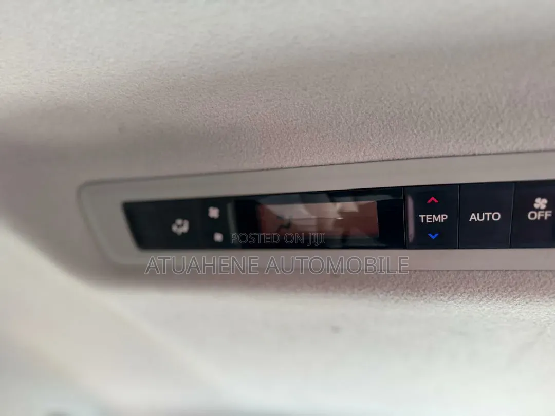 Toyota Voxy V 4WD 8-Seater 2015 Black