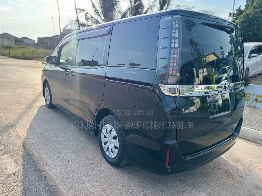 Toyota Voxy V 4WD 8-Seater 2015 Black