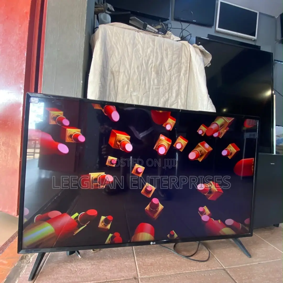 43 LG Smart UHD TV (Airplay)