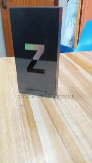 New Samsung Galaxy Z Flip 3 256 GB White