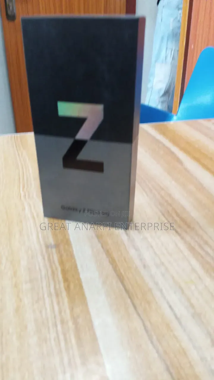 New Samsung Galaxy Z Flip 3 256 GB White