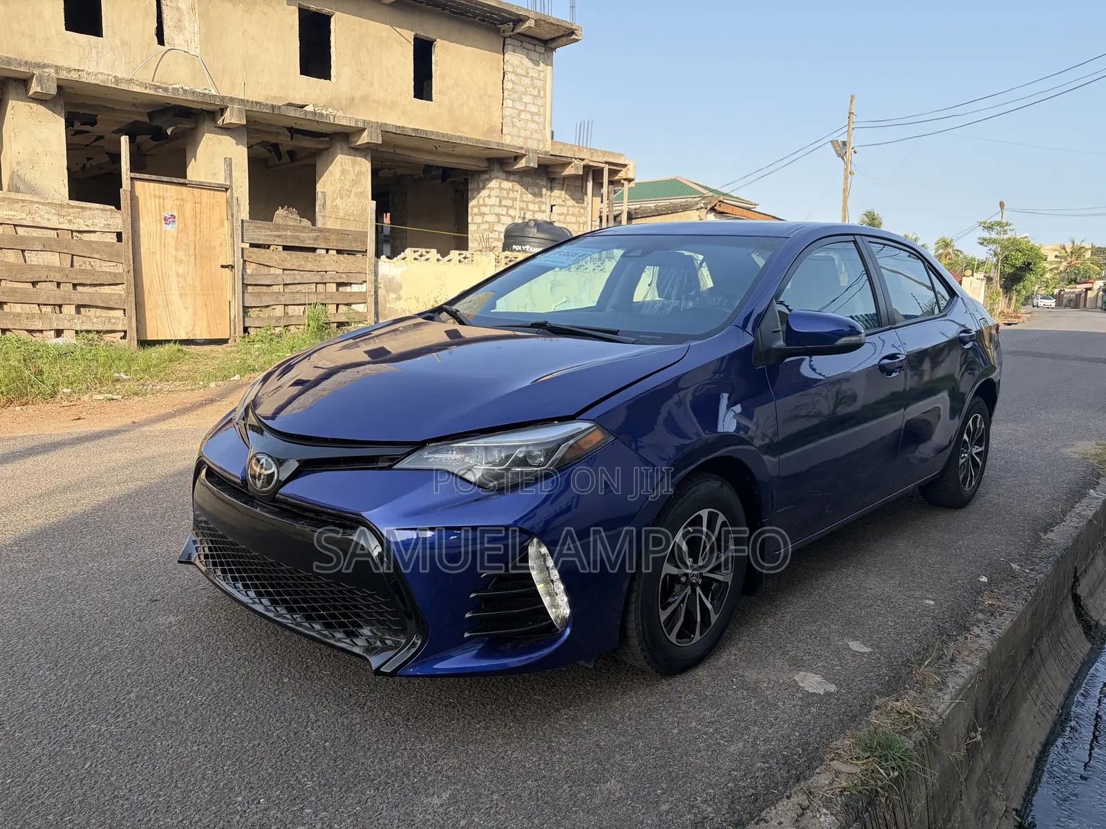 Toyota Corolla SE (1.8L 4cyl 6M) 2018 Blue