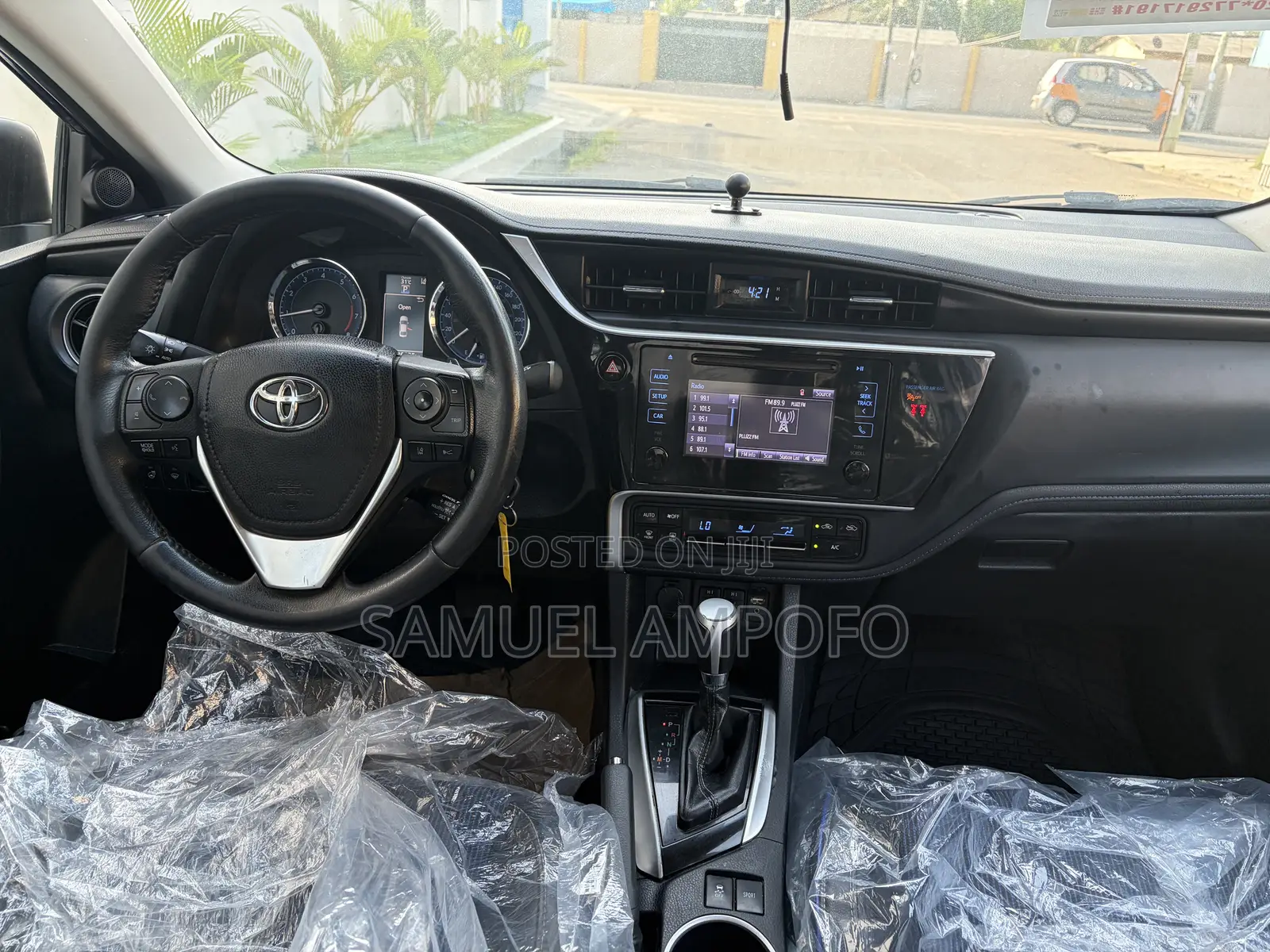 Toyota Corolla SE (1.8L 4cyl 6M) 2018 Blue