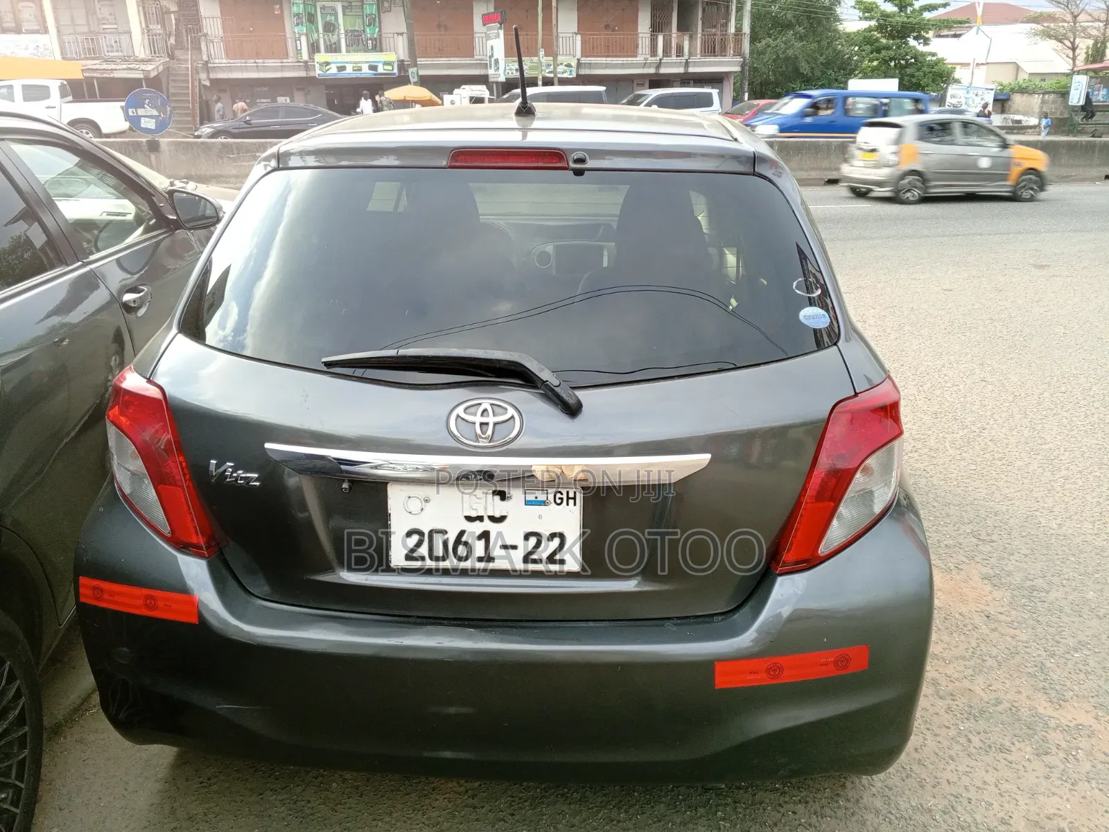 Toyota Vitz 1.3 FWD 5dr 2013 Gray