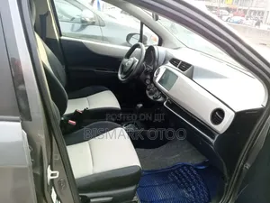 Toyota Vitz 1.3 FWD 5dr 2013 Gray