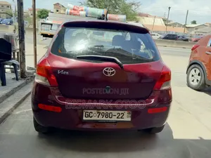 Toyota Vitz 1.3 FWD 5dr 2010 Red