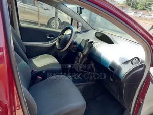 Toyota Vitz 1.3 FWD 5dr 2010 Red