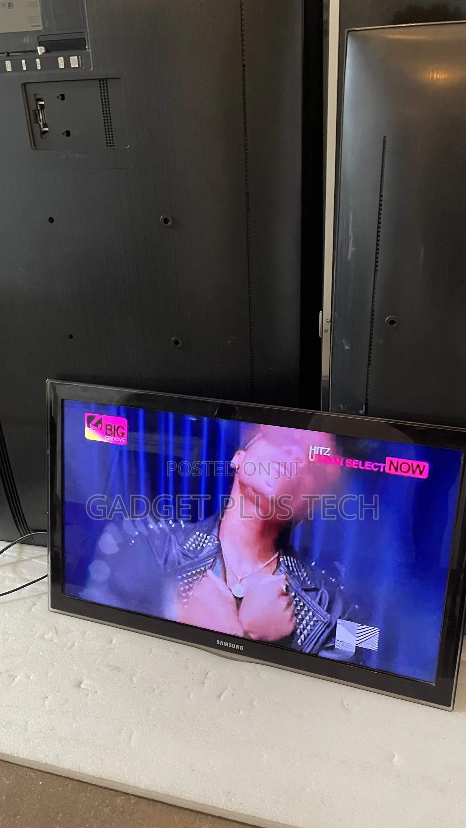 Home Used 32” Samsung FHD TV