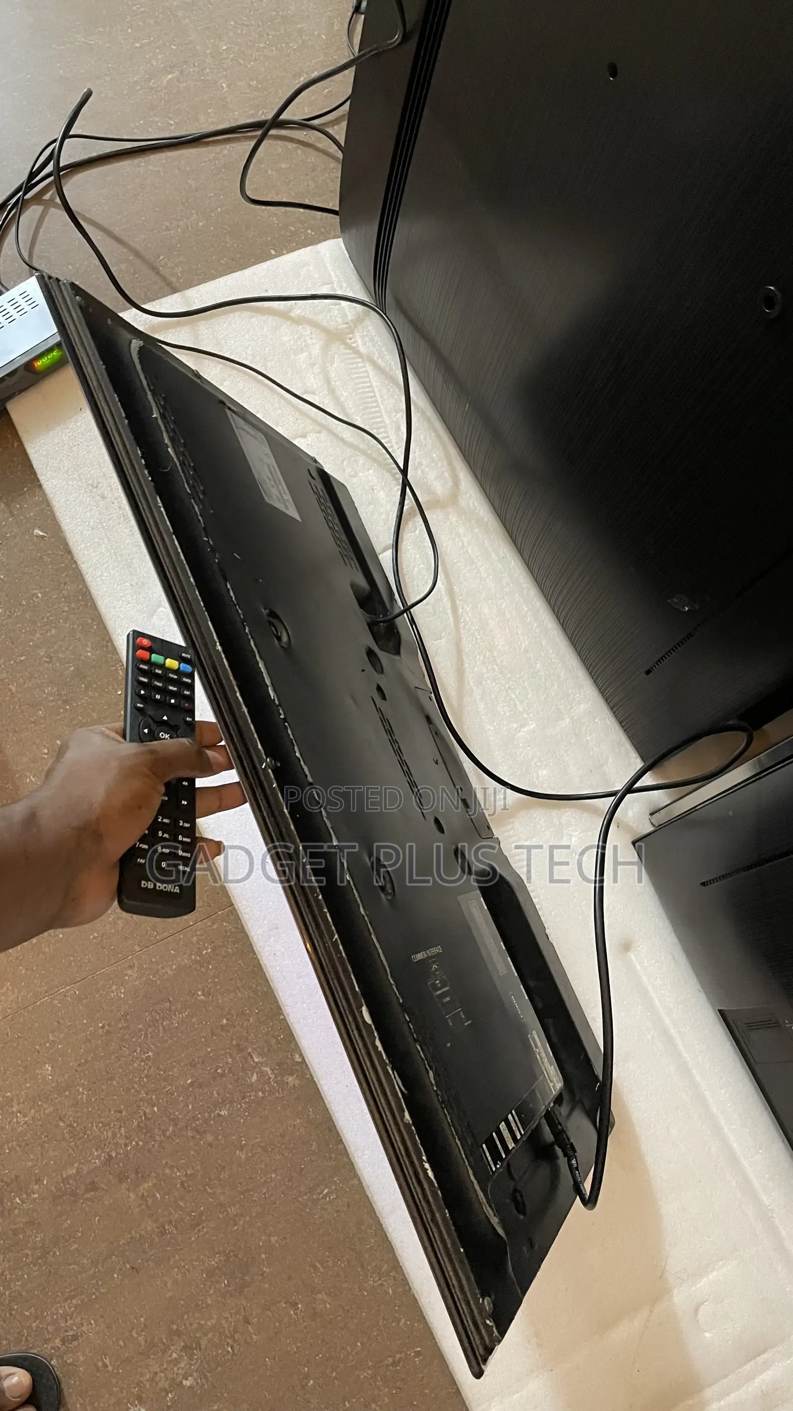 Home Used 32” Samsung FHD TV