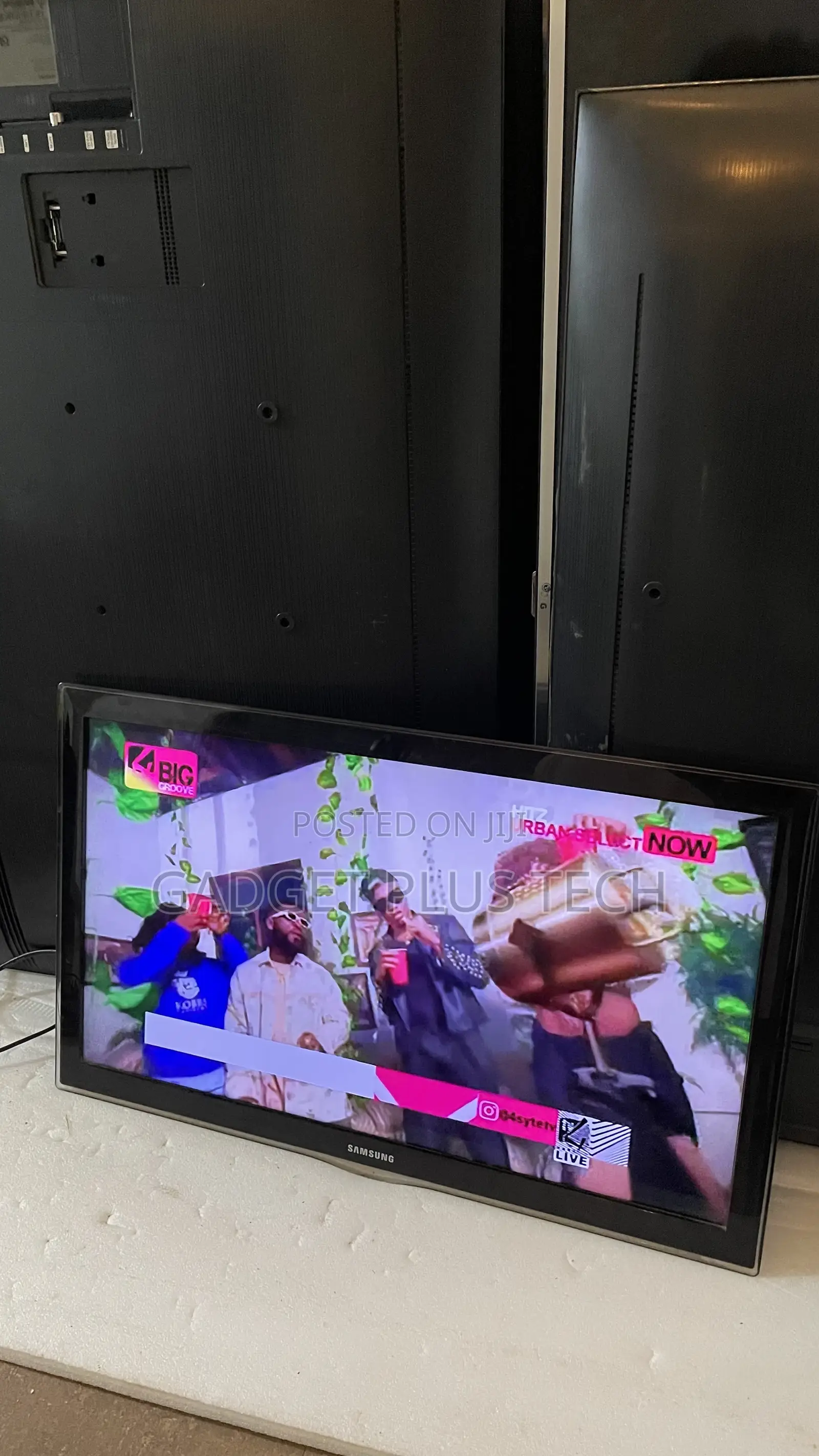 Home Used 32” Samsung FHD TV