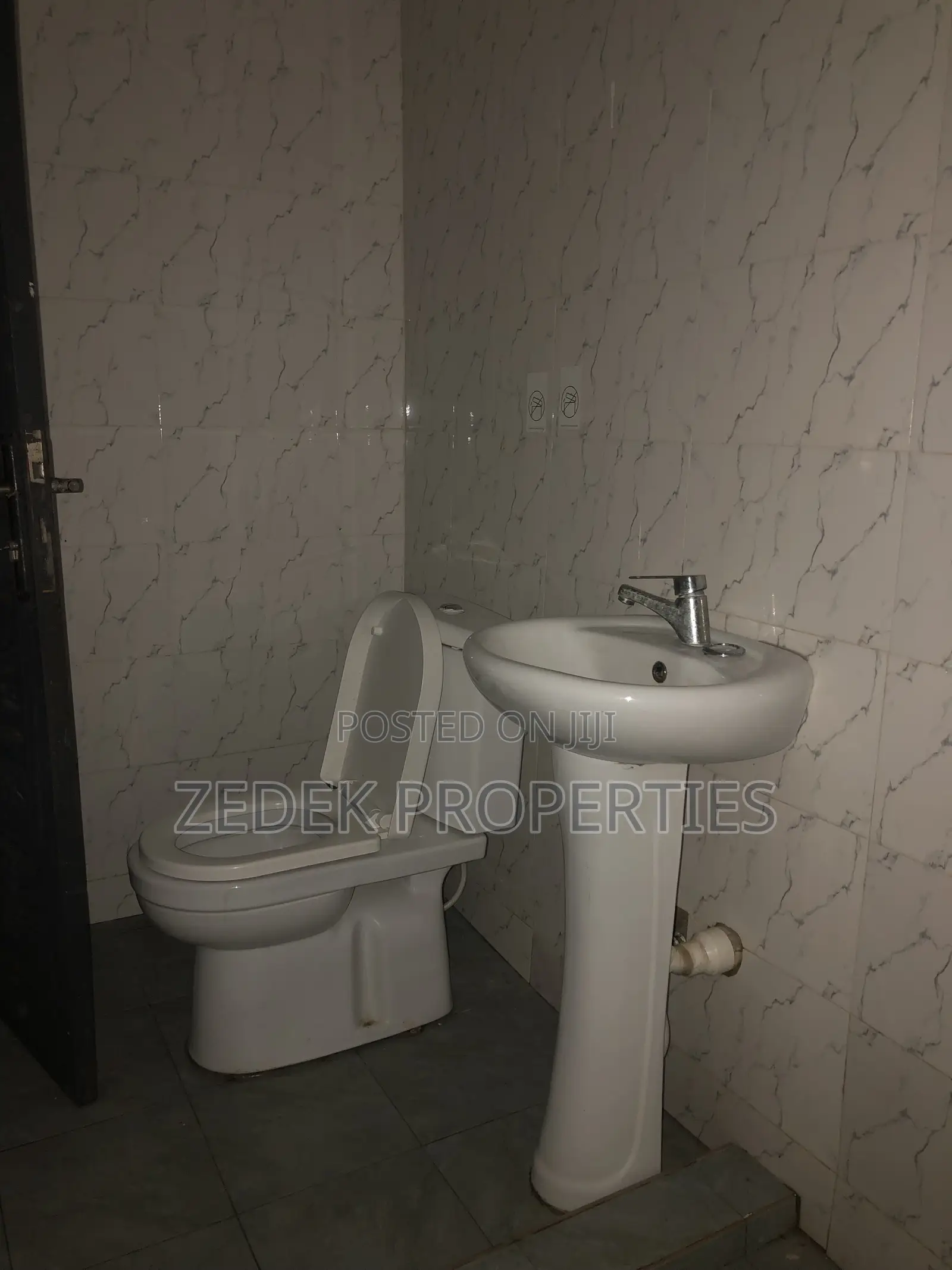 2bdrm Apartment in Kwabenya Acp Road, Ashomang Estate for rent