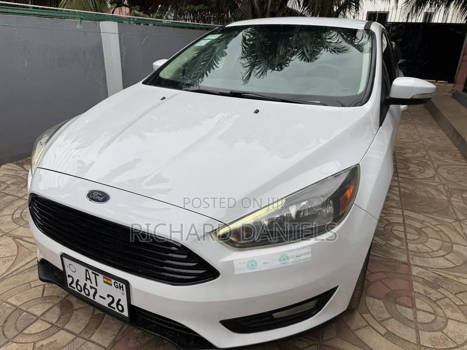 Ford Focus Titanium Hatchback FWD (2.0L 4cyl 6A) 2016 White