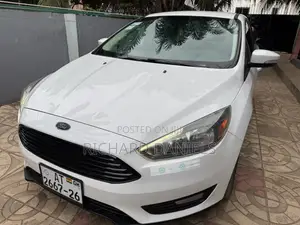 Ford Focus Titanium Hatchback FWD (2.0L 4cyl 6A) 2016 White