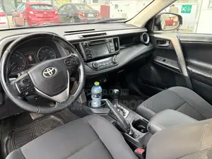 Toyota RAV4 LE FWD (2.5L 4cyl 6A) 2017 Black
