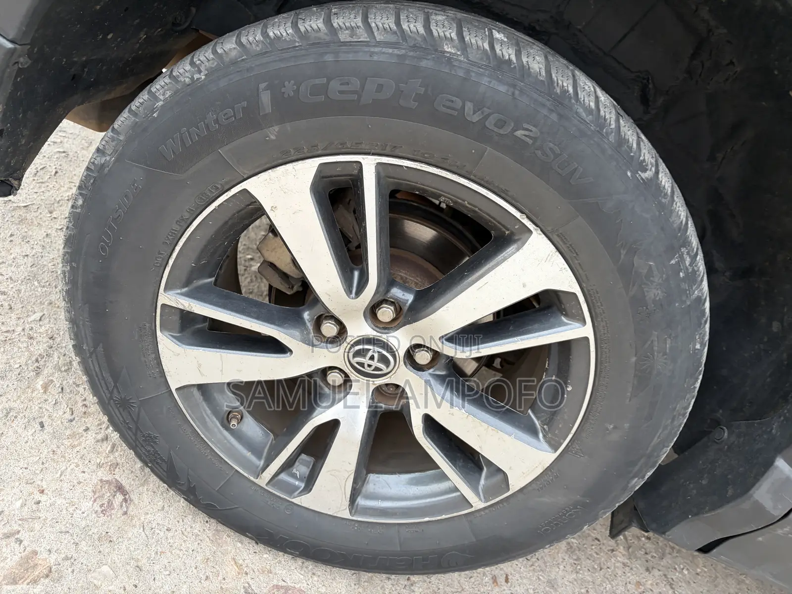 Toyota RAV4 LE FWD (2.5L 4cyl 6A) 2017 Black