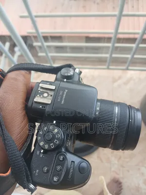 Panasonix Lumix GH4 + Lens 14-42mm