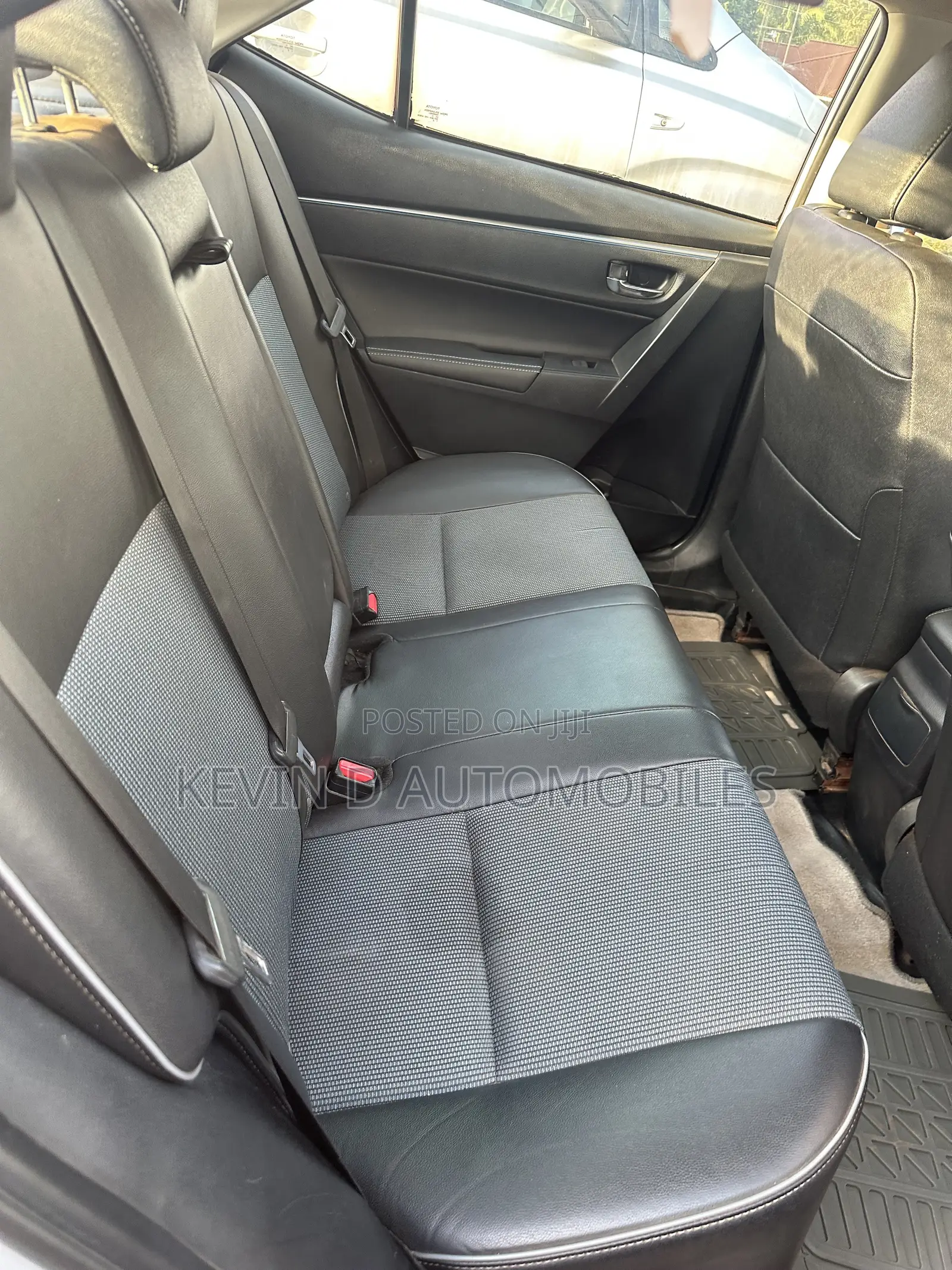 Toyota Corolla S 4dr Sedan (1.8L 4cyl CVT) 2015 Silver