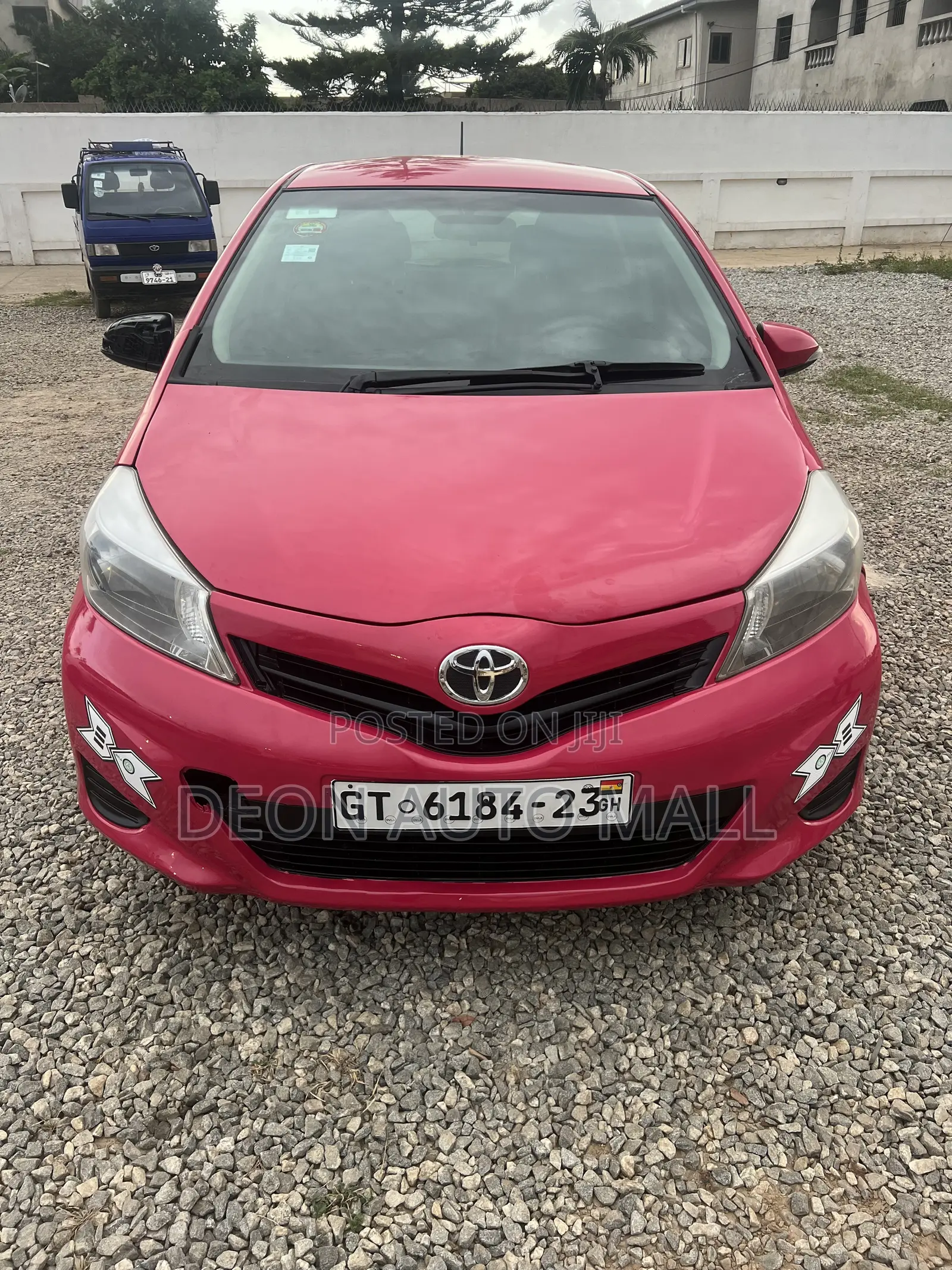 Toyota Vitz 1.3 FWD 5dr 2012 Pink