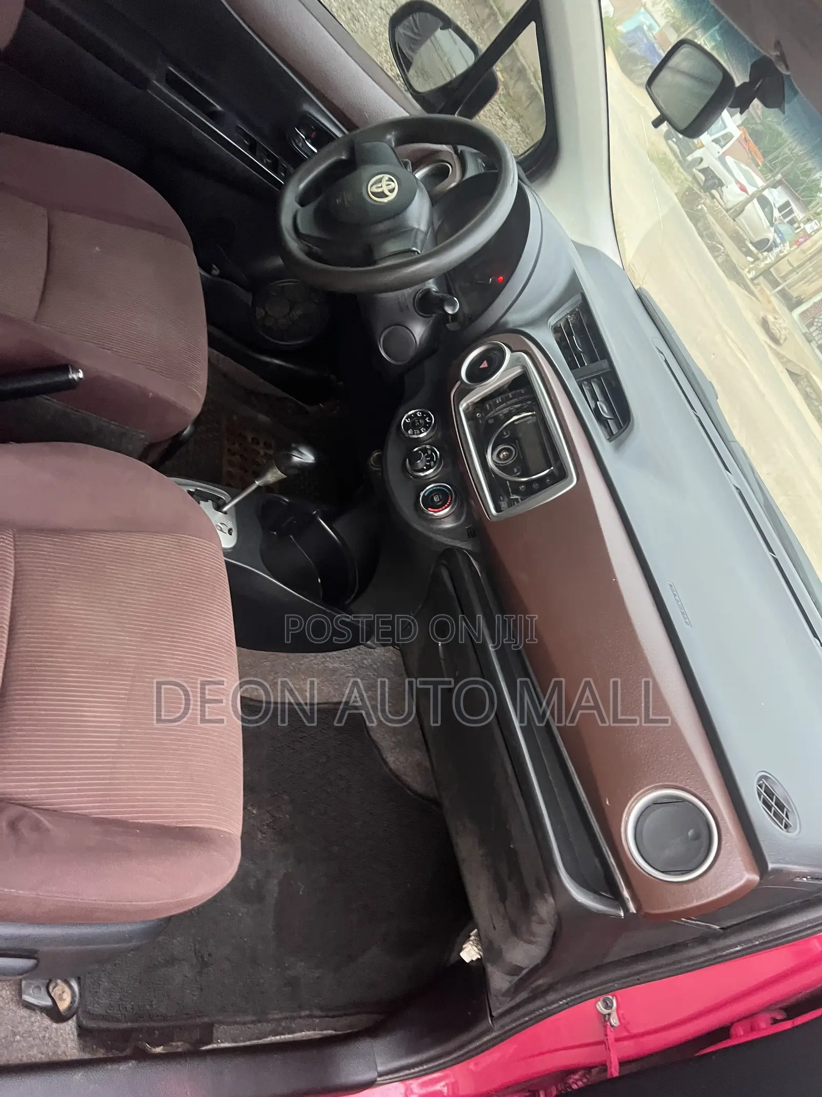 Toyota Vitz 1.3 FWD 5dr 2012 Pink