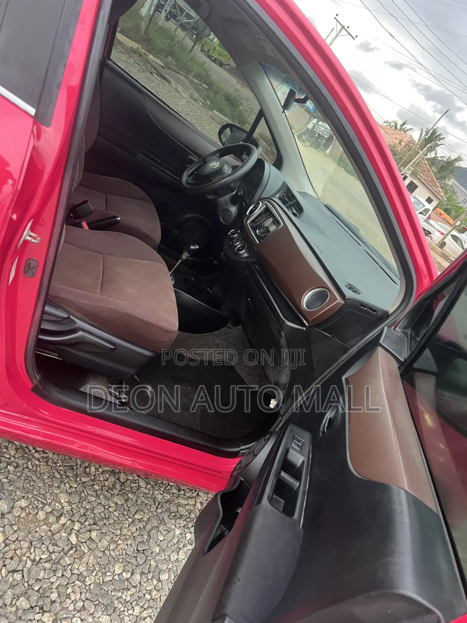 Toyota Vitz 1.3 FWD 5dr 2012 Pink