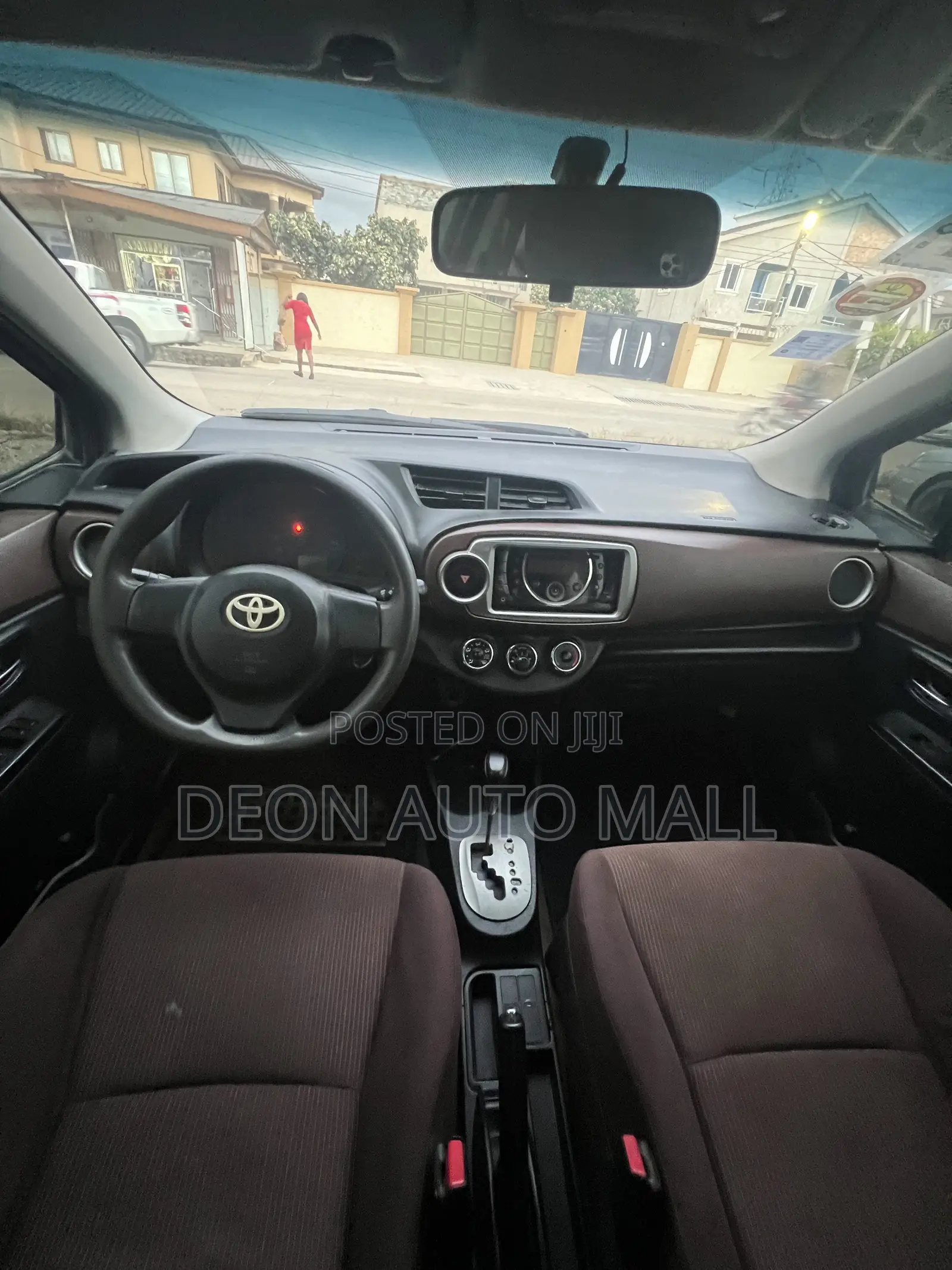 Toyota Vitz 1.3 FWD 5dr 2012 Pink