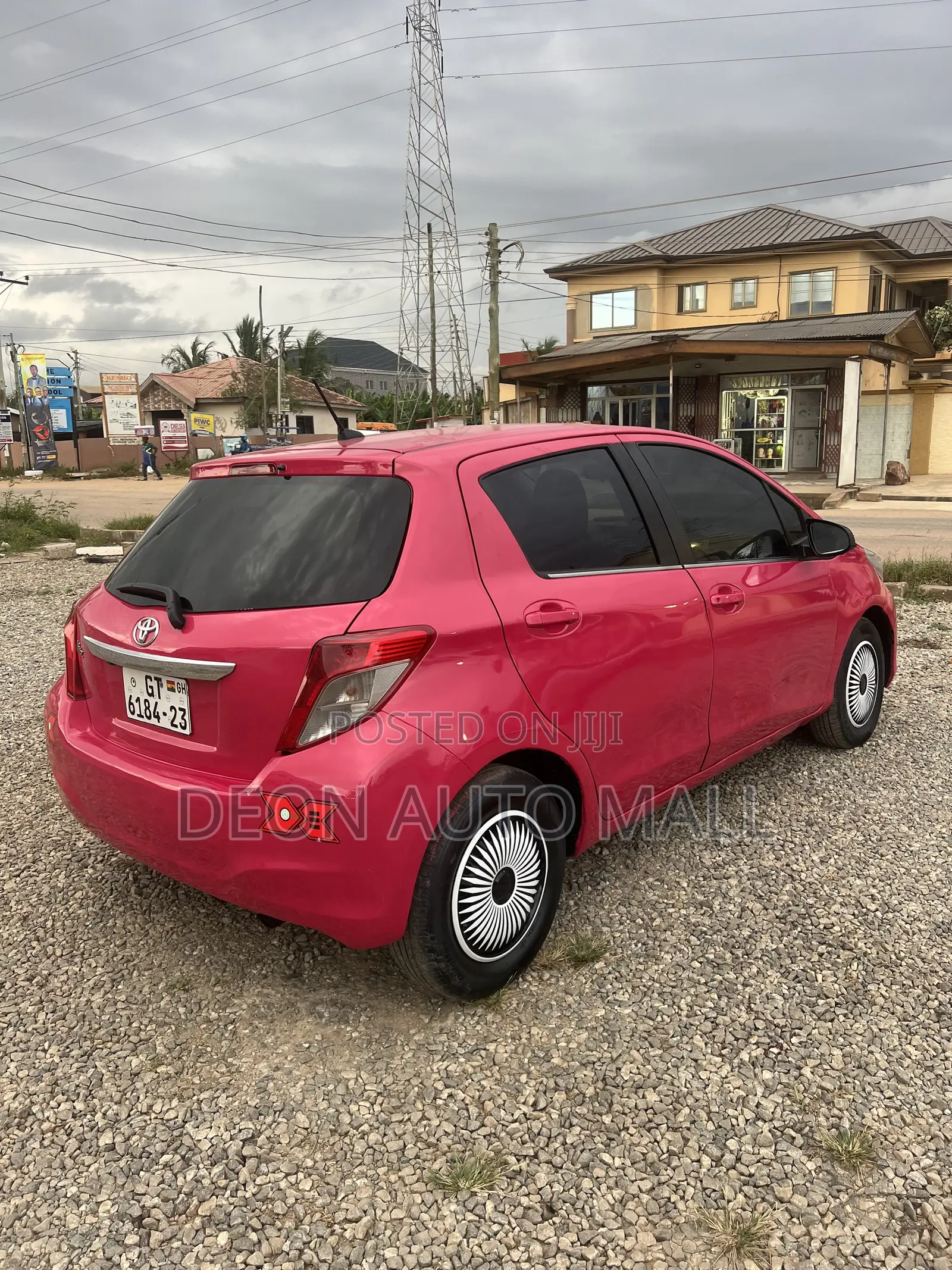 Toyota Vitz 1.3 FWD 5dr 2012 Pink