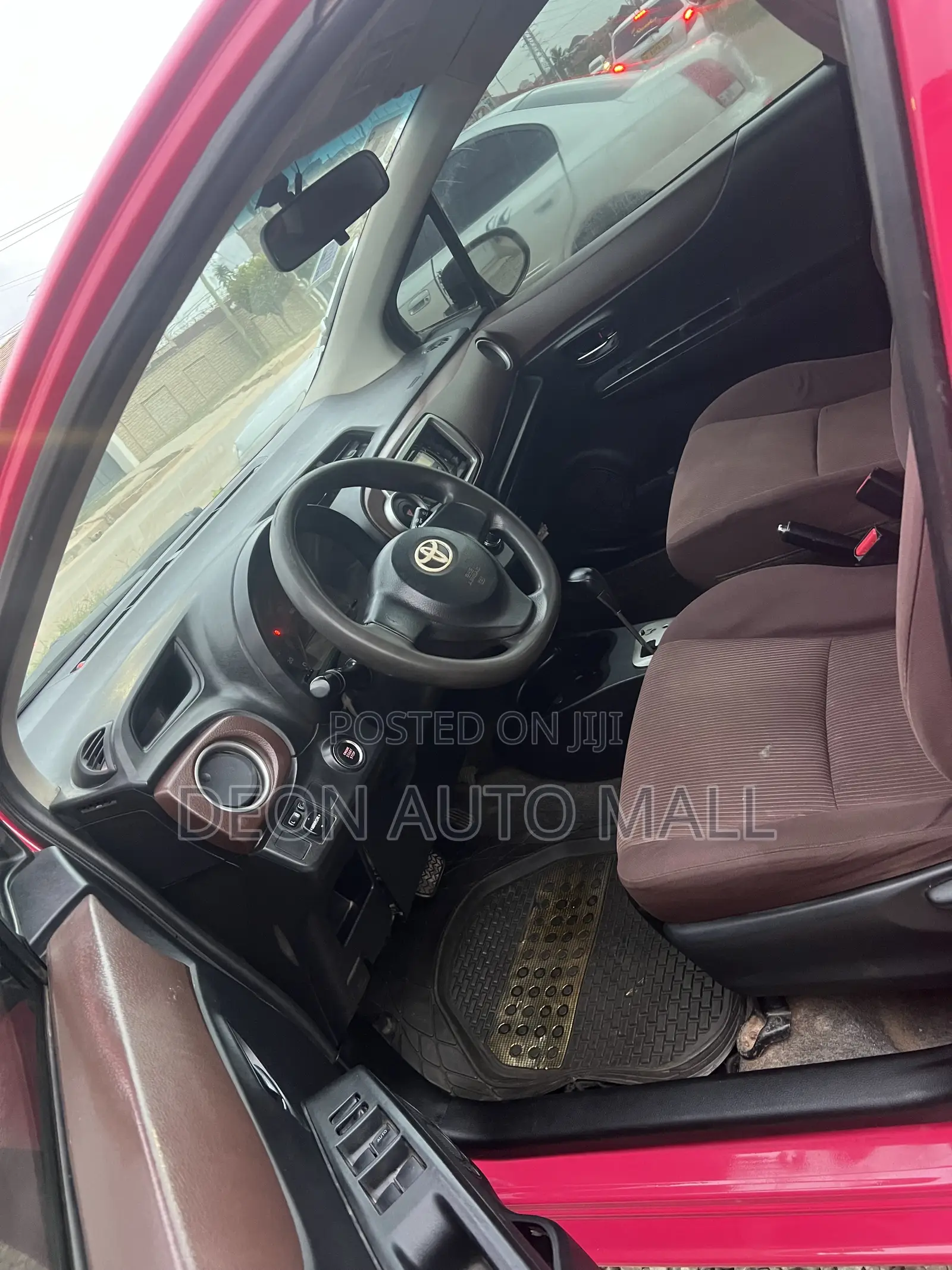 Toyota Vitz 1.3 FWD 5dr 2012 Pink