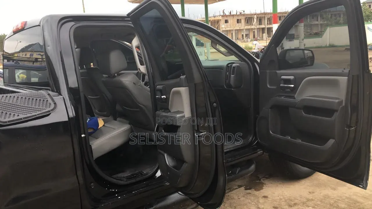Chevrolet Silverado 2016 Black