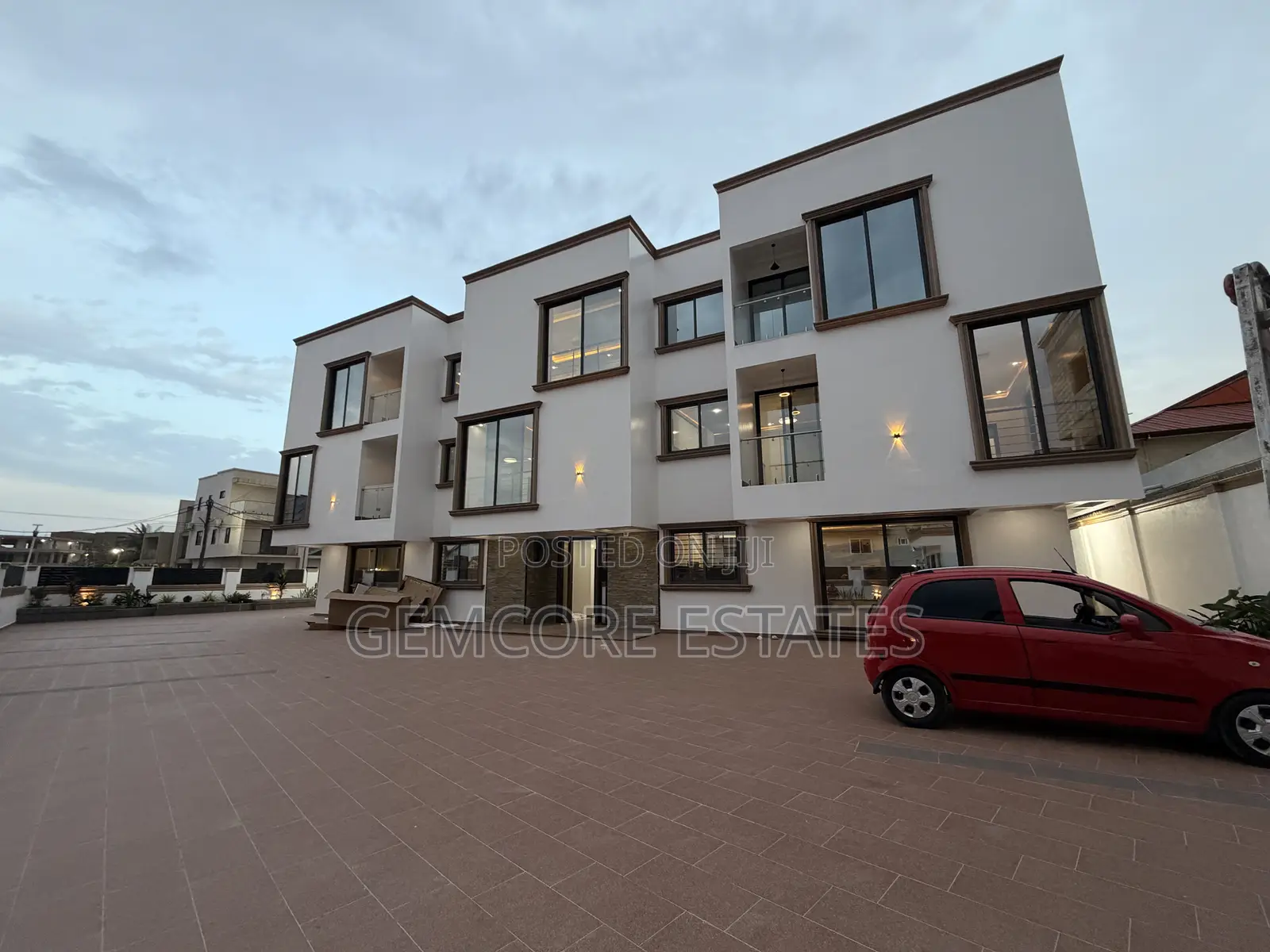 2bdrm Apartment in Adjiringanor, East Legon for sale