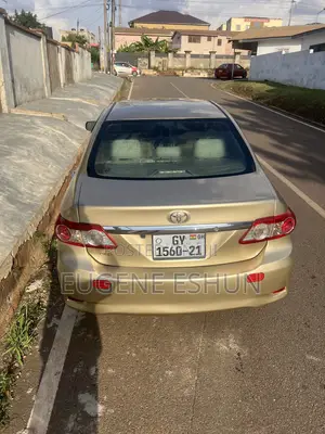 Toyota Corolla 2013 Gold
