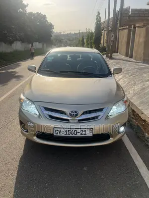 Toyota Corolla 2013 Gold