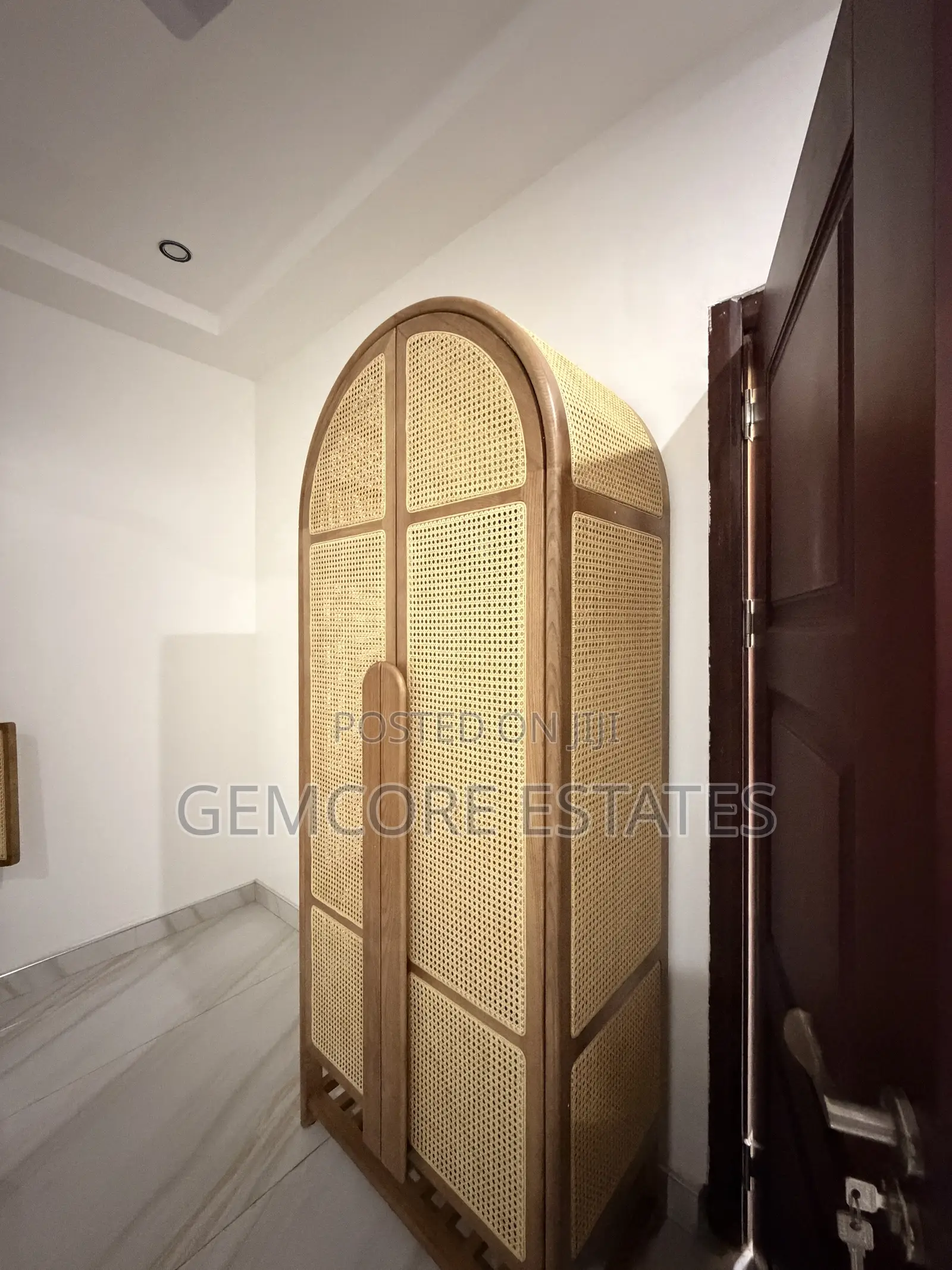 3bdrm Apartment in Adjiringanor, East Legon for sale