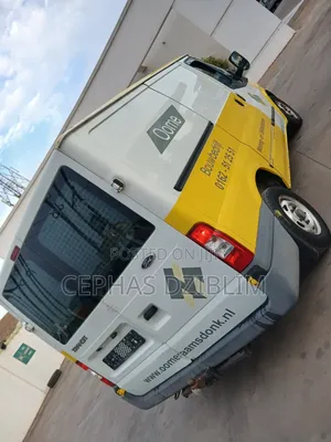 Ford Transit 2012 Yellow