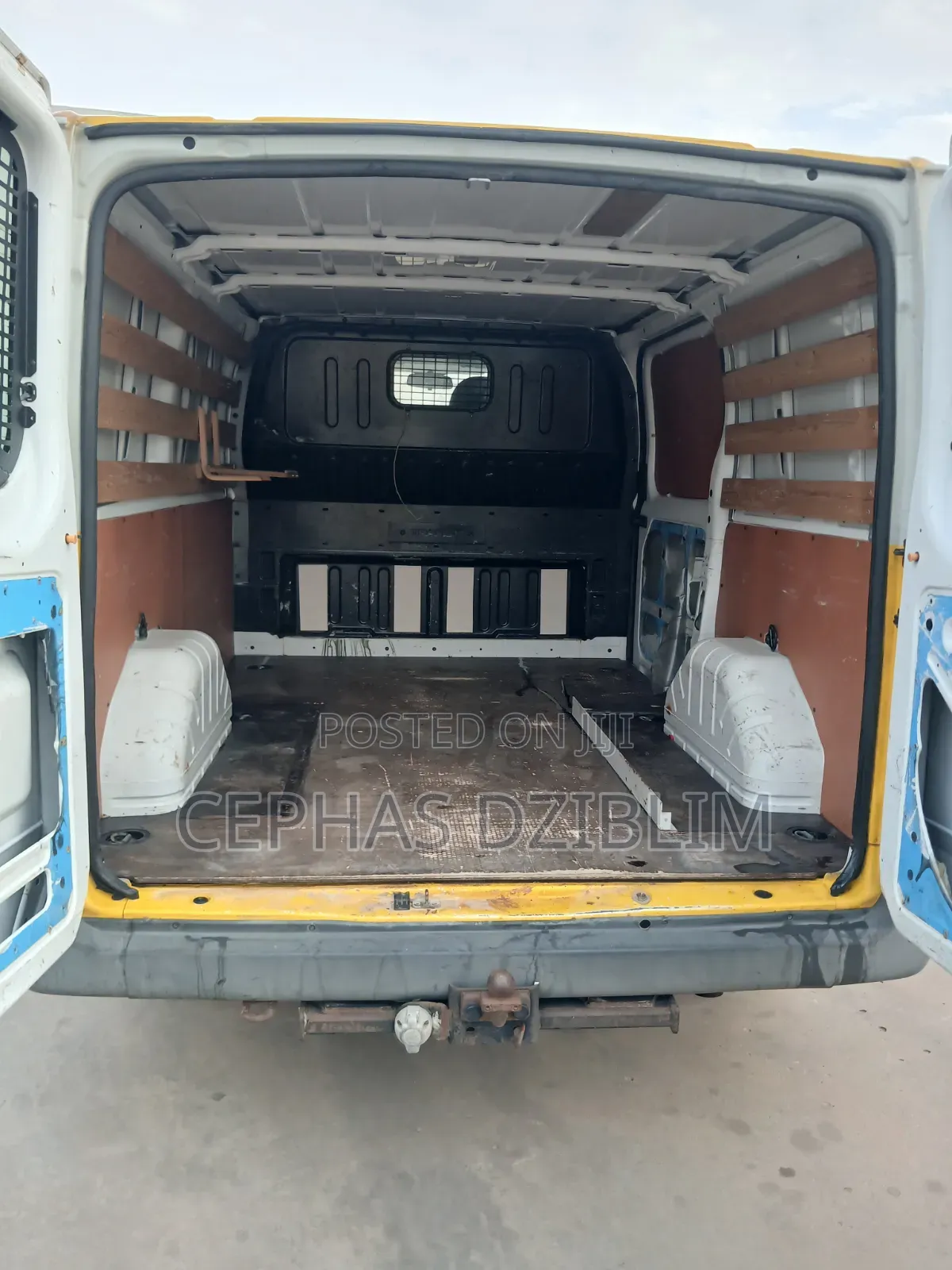 Ford Transit 2012 Yellow