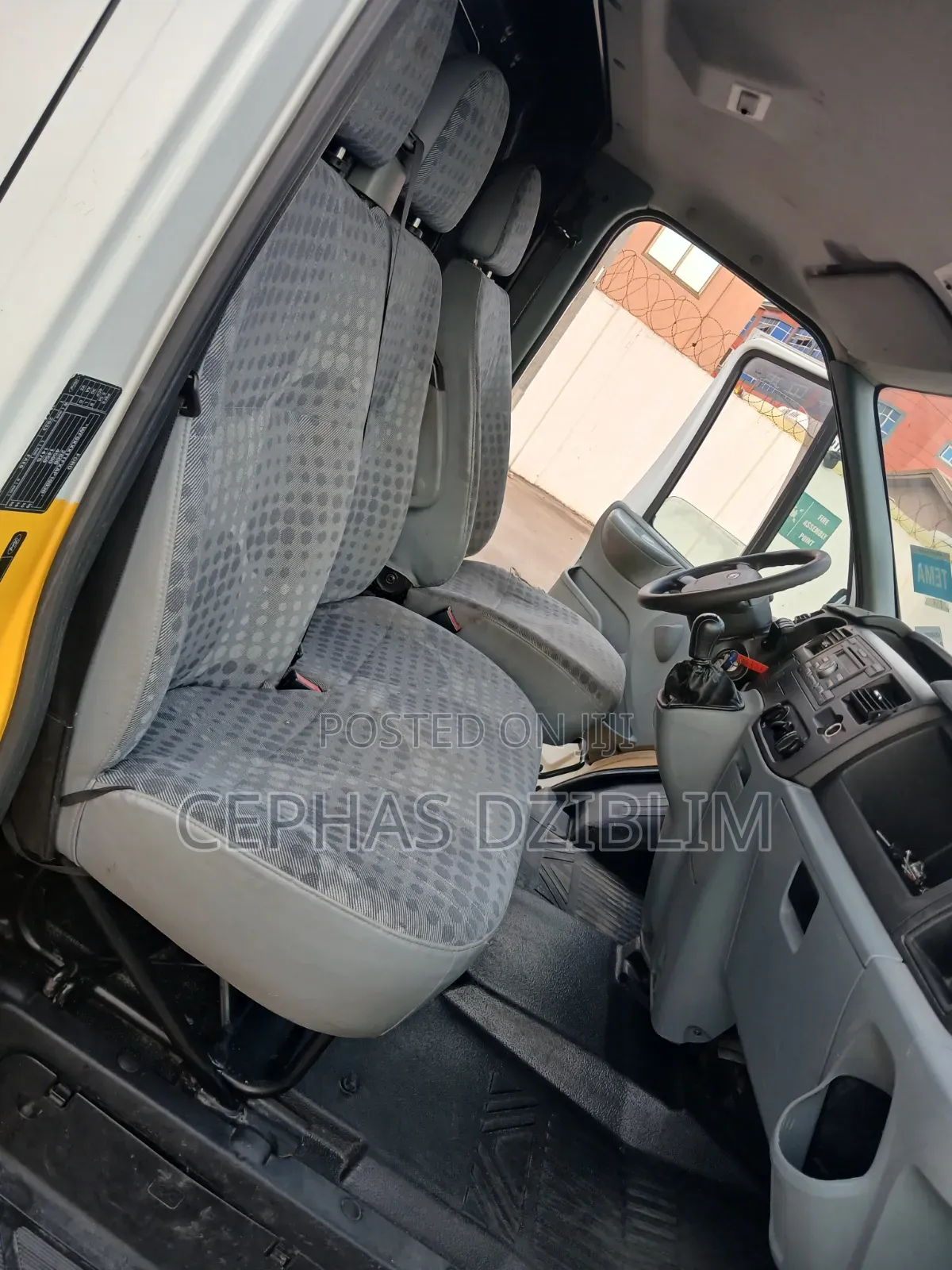 Ford Transit 2012 Yellow