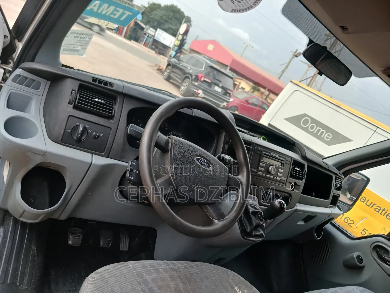 Ford Transit 2012 Yellow