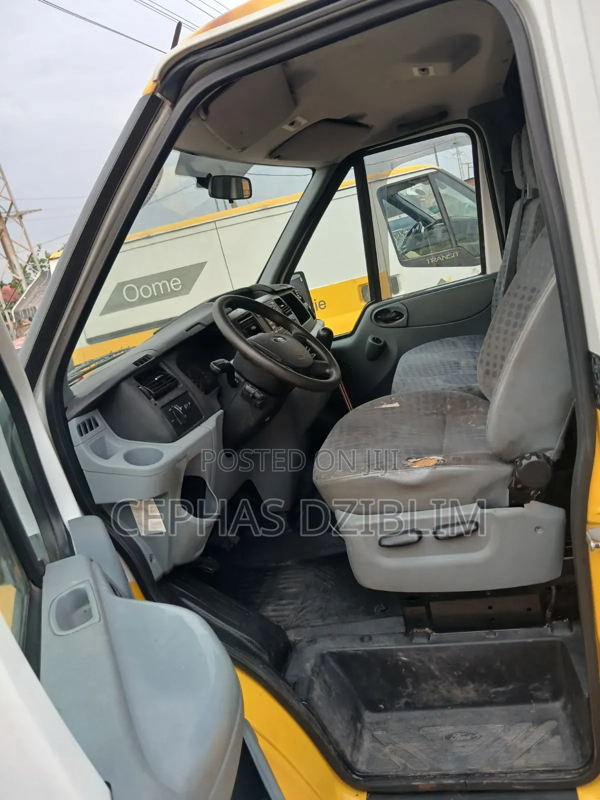 Ford Transit 2012 Yellow