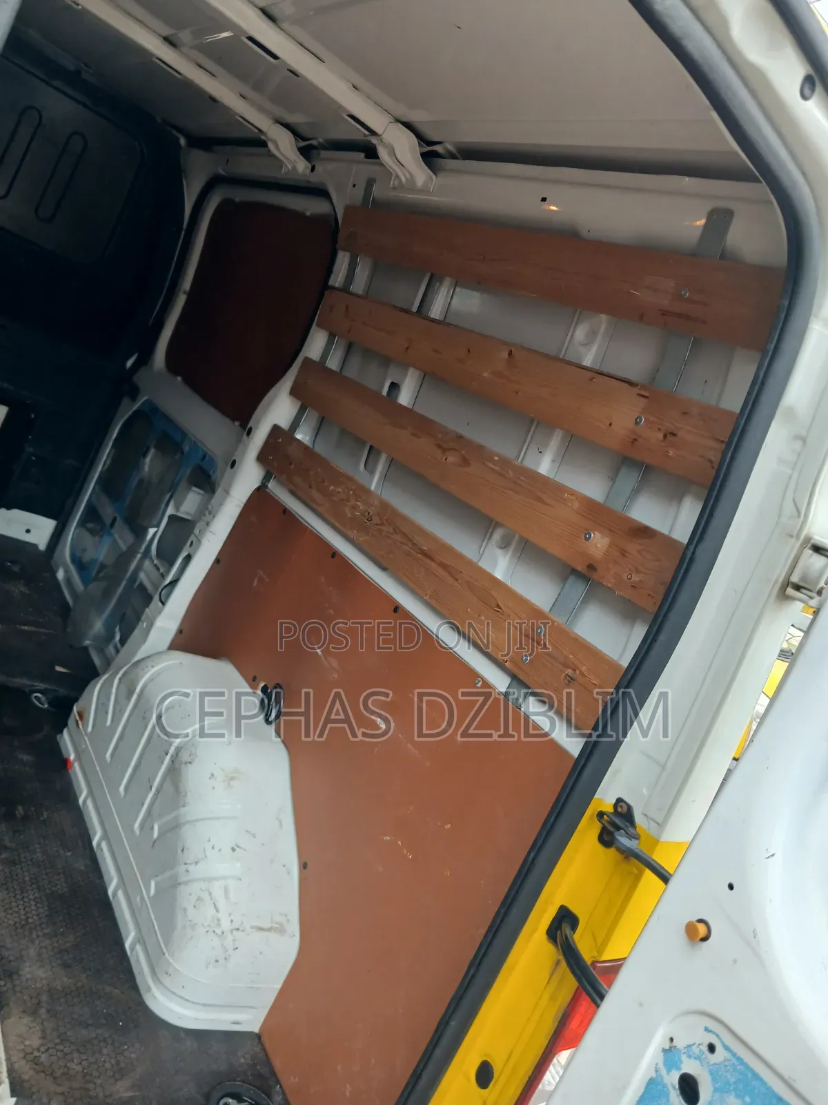 Ford Transit 2012 Yellow