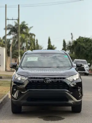 Toyota RAV4 XLE 2022 Black