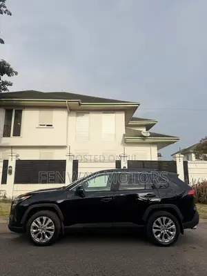 Toyota RAV4 XLE 2022 Black