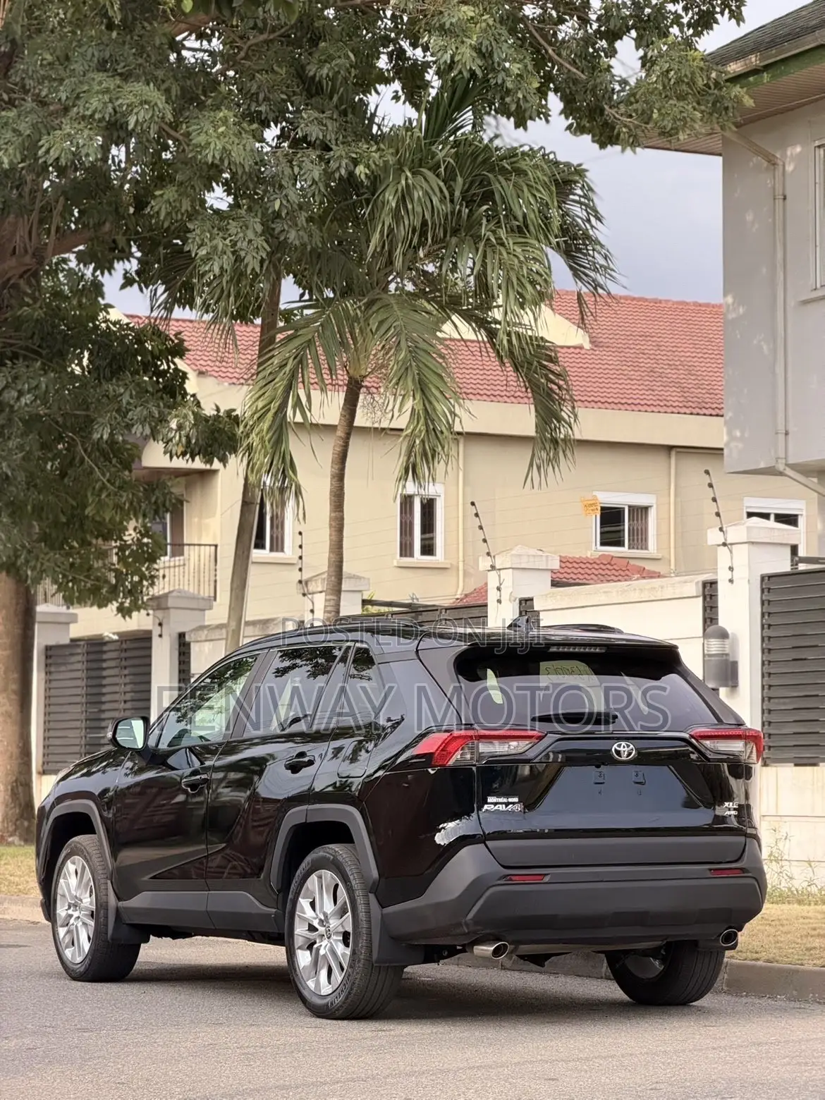 Toyota RAV4 XLE 2022 Black