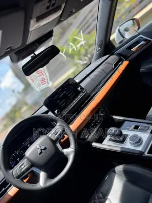 Mitsubishi Outlander SEL 2024 White